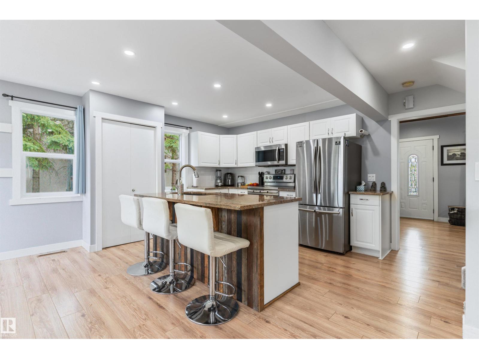 5019 49 ST - 10