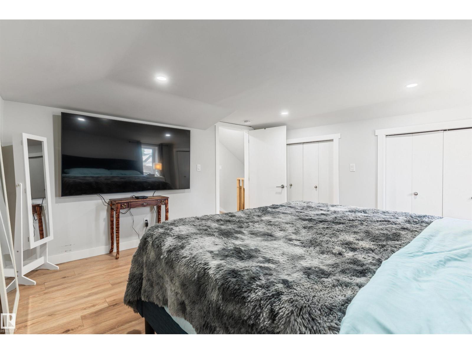 5019 49 ST - 20