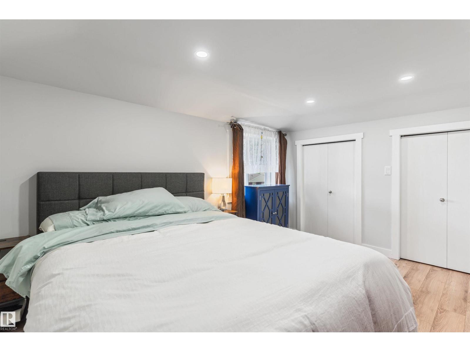 5019 49 ST - 24