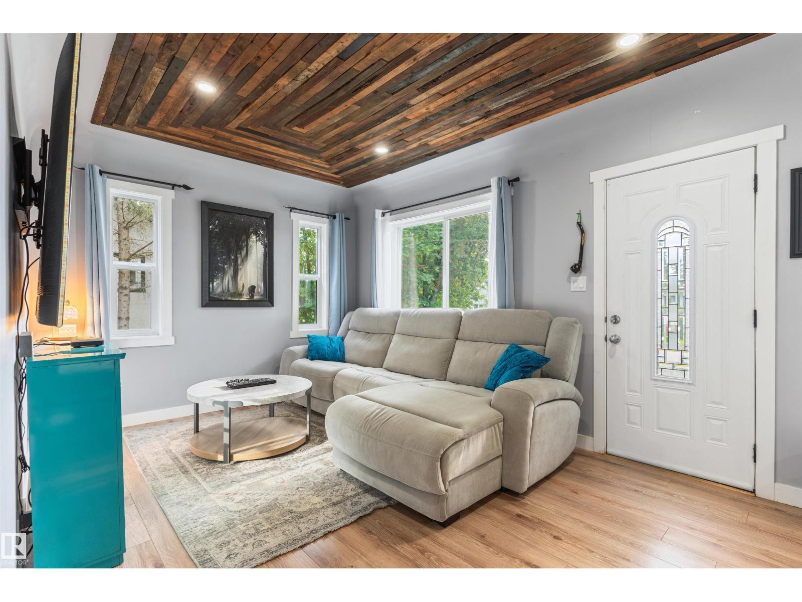 5019 49 ST - Image 3