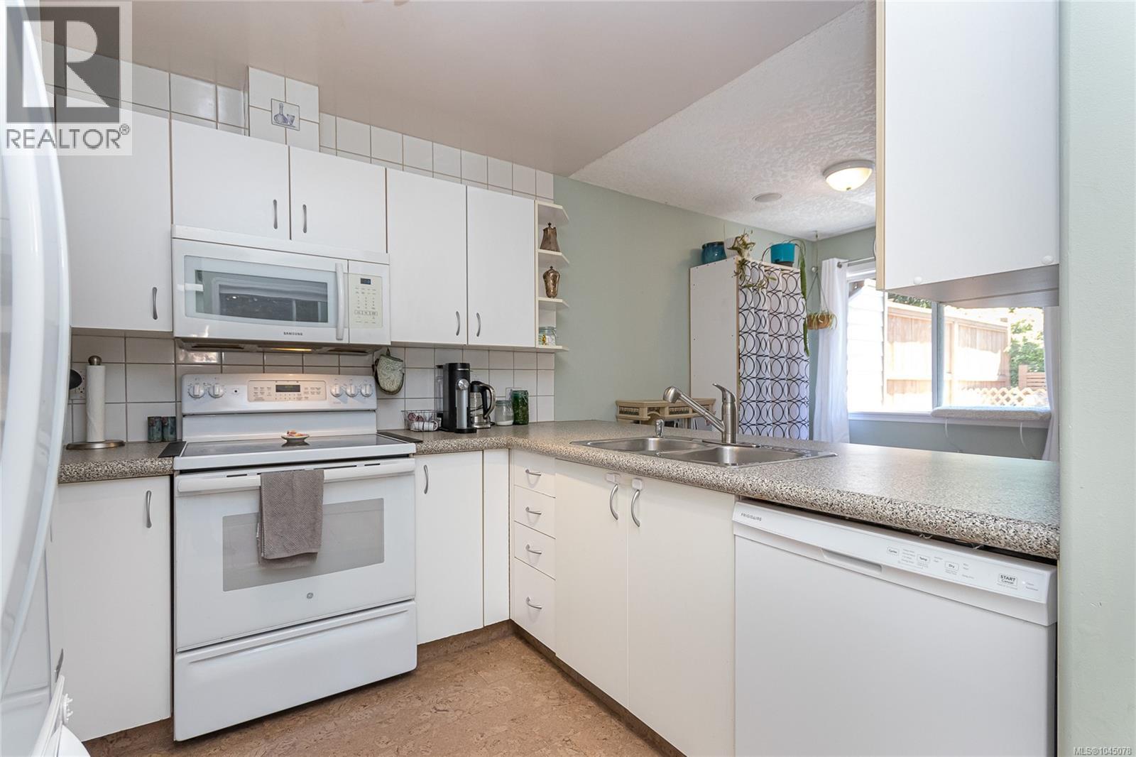 #14 2190 Drennan St - 18
