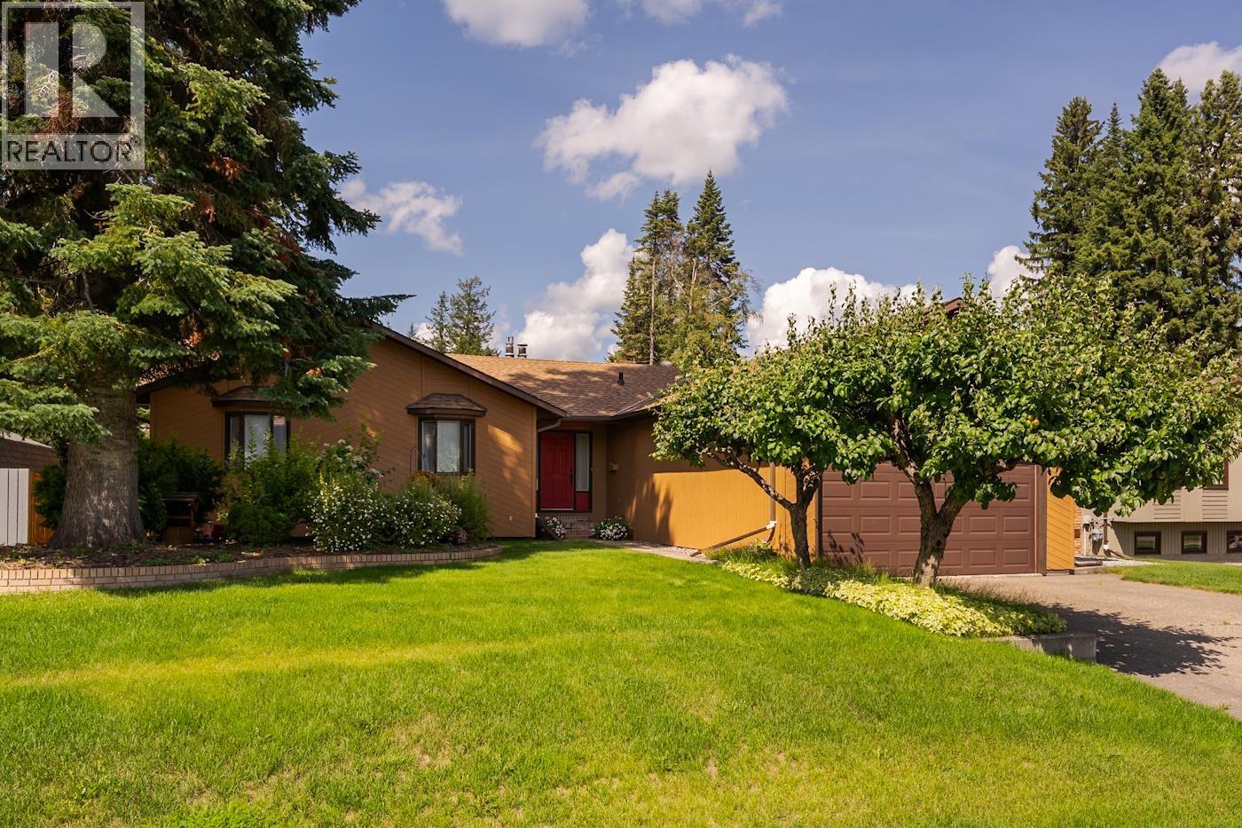 2715 WILDWOOD CRESCENT — $599,900