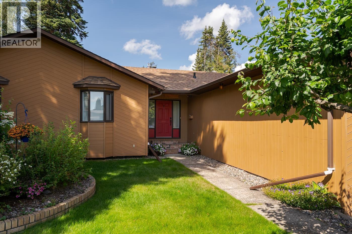 Living room of 2715 WILDWOOD CRESCENT · Prince George, BC