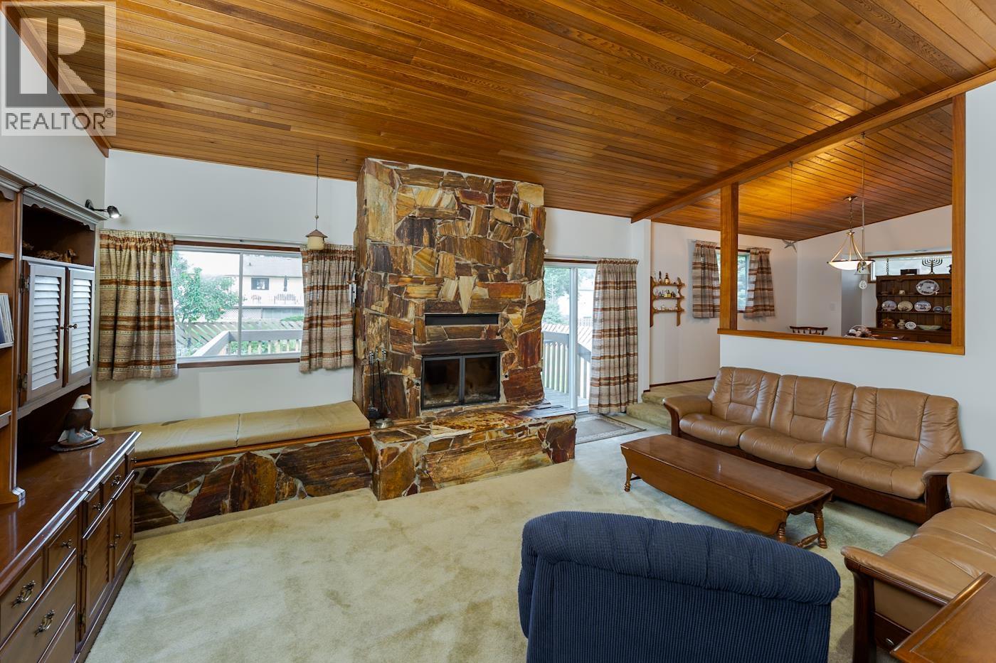 Kitchen of 2715 WILDWOOD CRESCENT · Prince George, BC