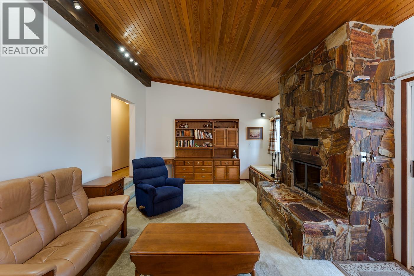 2715 WILDWOOD CRESCENT - 7