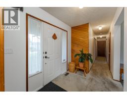 Foyer - 2715 Wildwood Crescent, Prince George, BC V2K3Y4 Photo 9