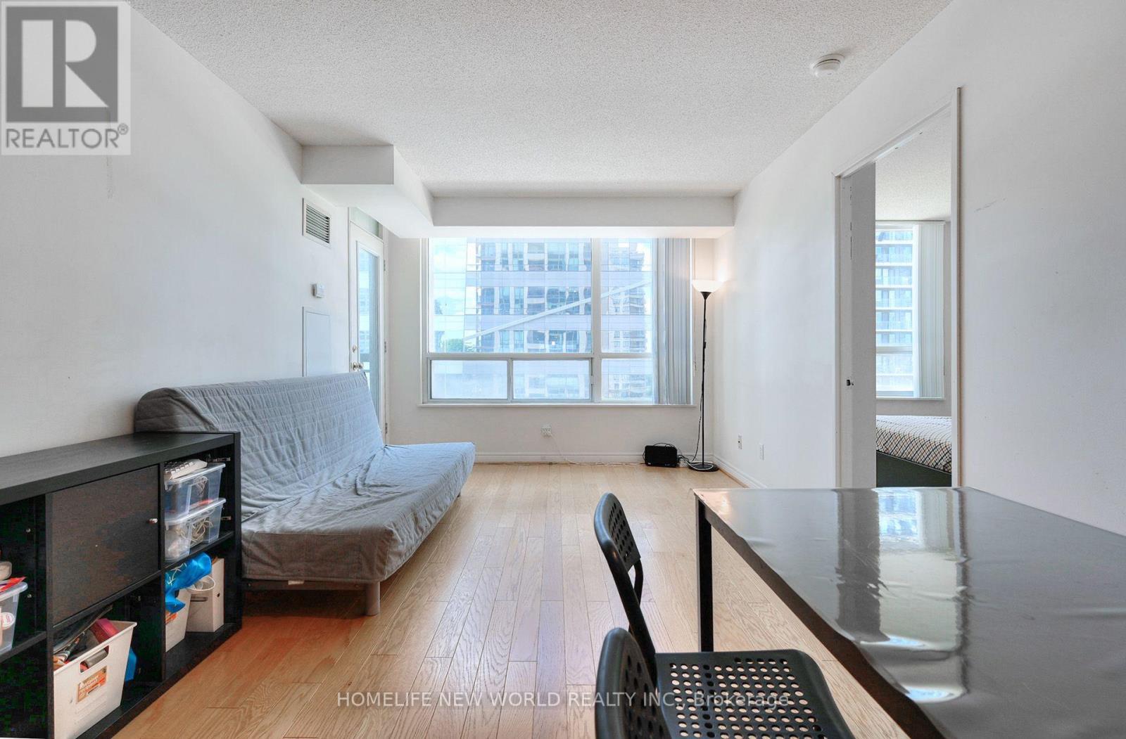 #811 18 PARKVIEW AVENUE - 11