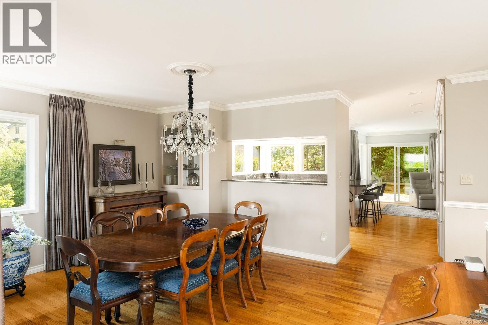  3656 Cadboro Bay Road, Oak Bay