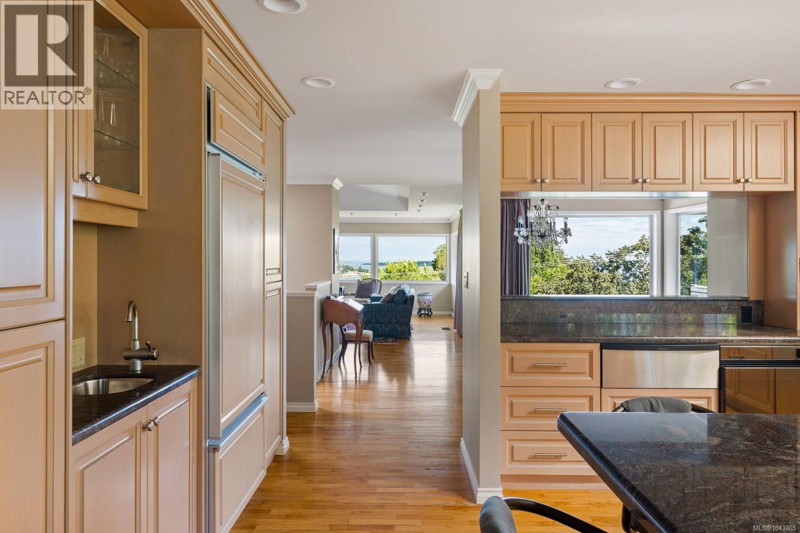 3656 Cadboro Bay Road, Oak Bay