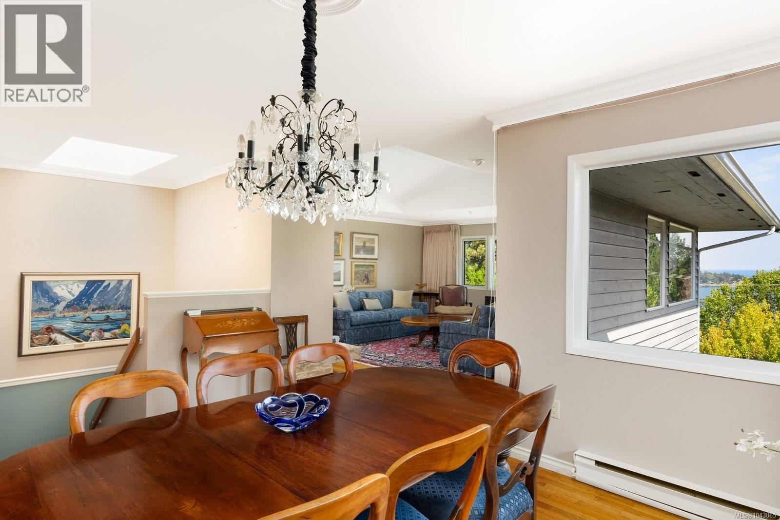  3656 Cadboro Bay Road, Oak Bay