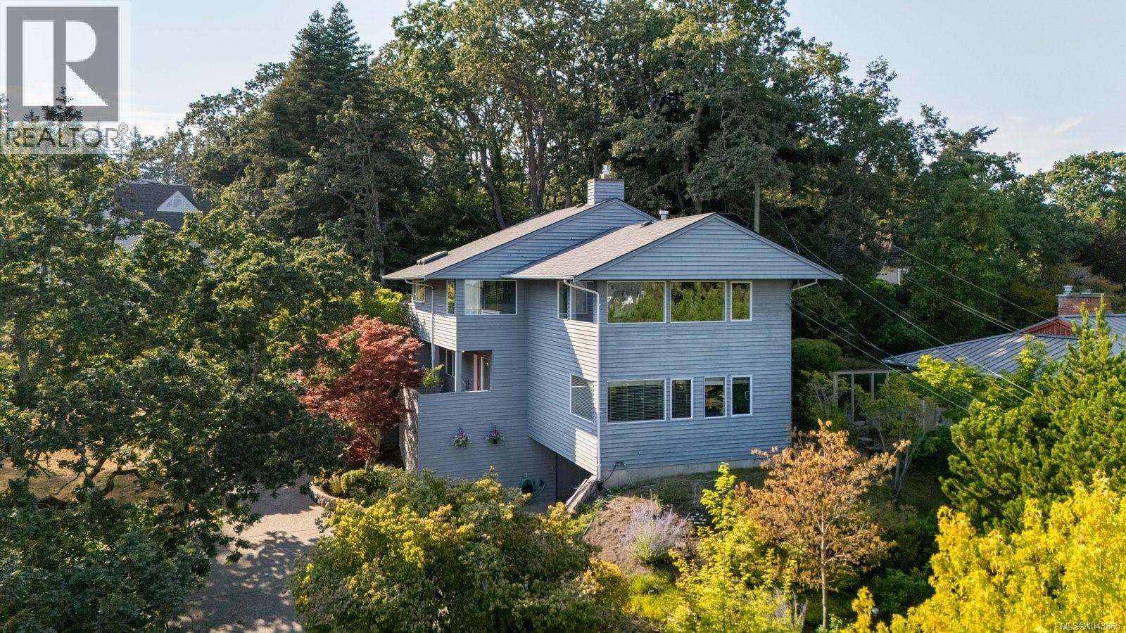  3656 Cadboro Bay Road, Oak Bay