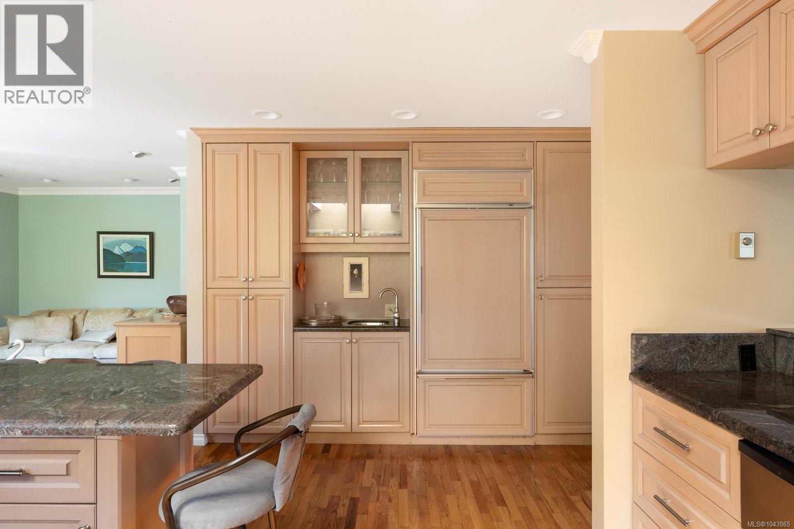3656 Cadboro Bay Rd - 23