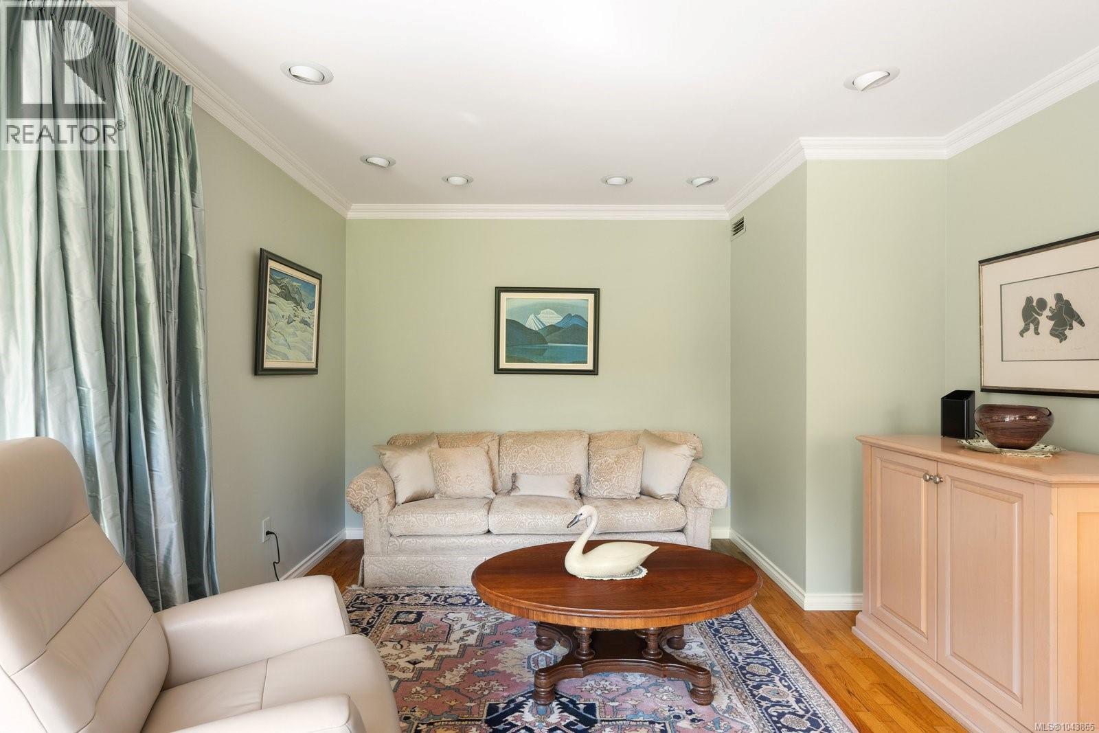  3656 Cadboro Bay Road, Oak Bay