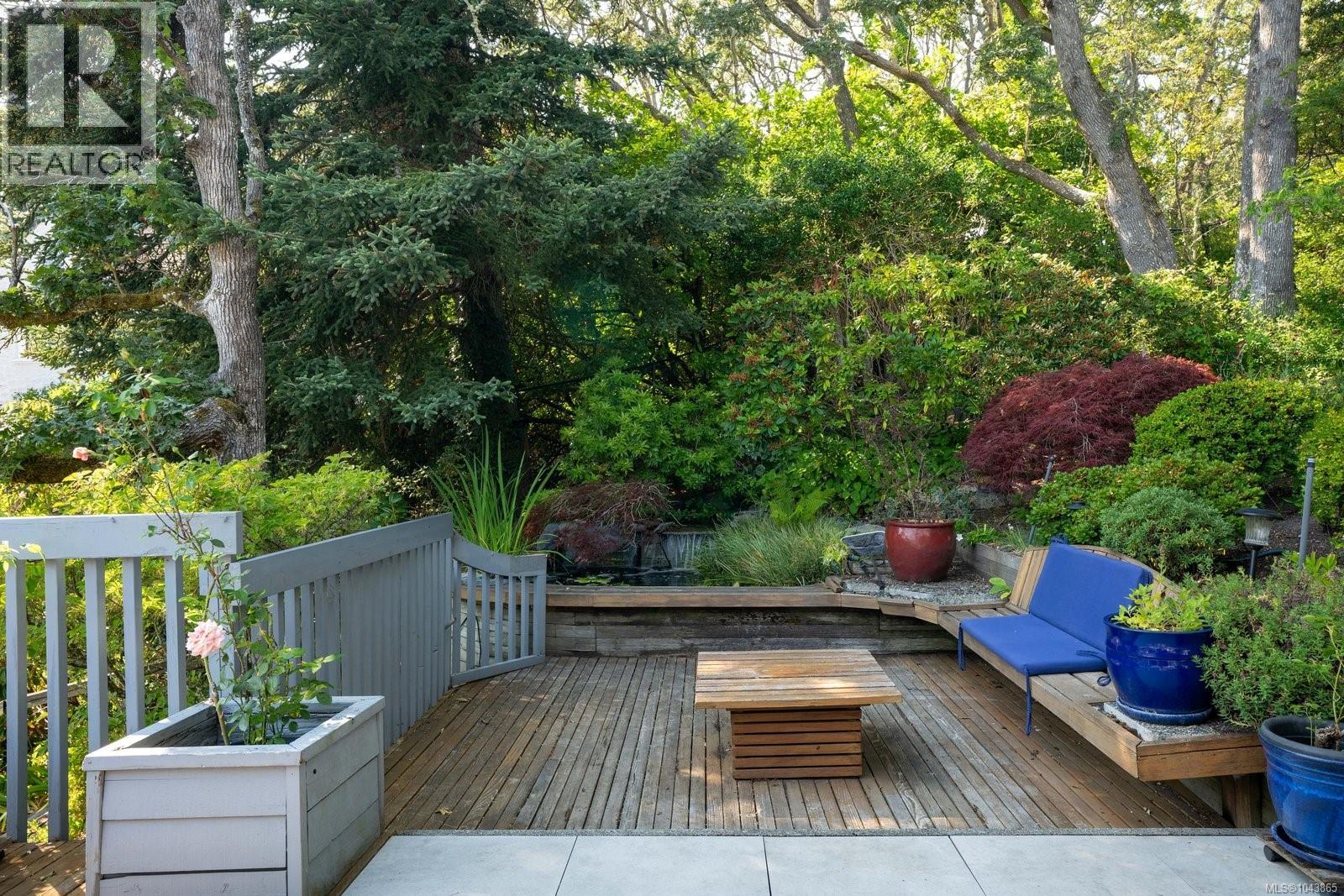 3656 Cadboro Bay Road, Oak Bay