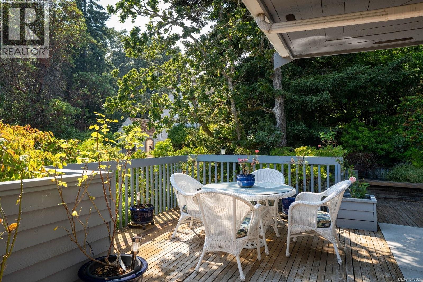  3656 Cadboro Bay Road, Oak Bay