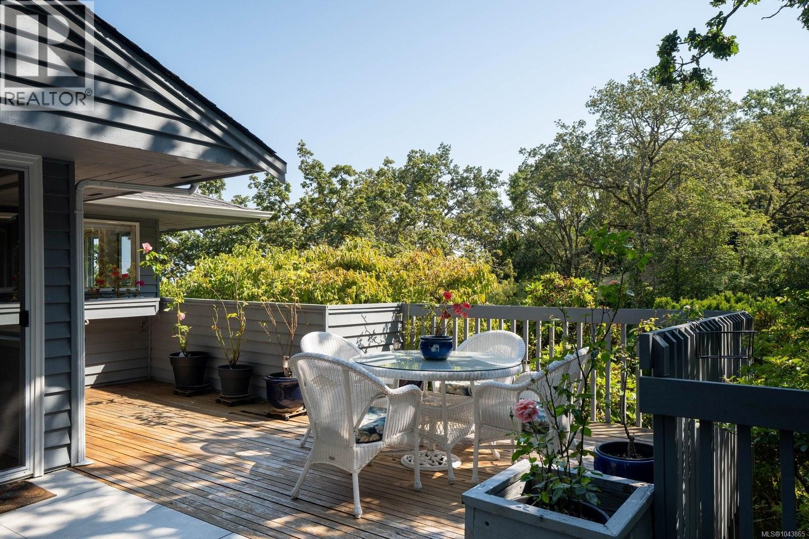  3656 Cadboro Bay Road, Oak Bay