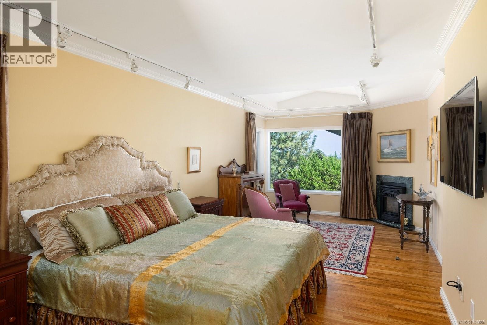  3656 Cadboro Bay Road, Oak Bay