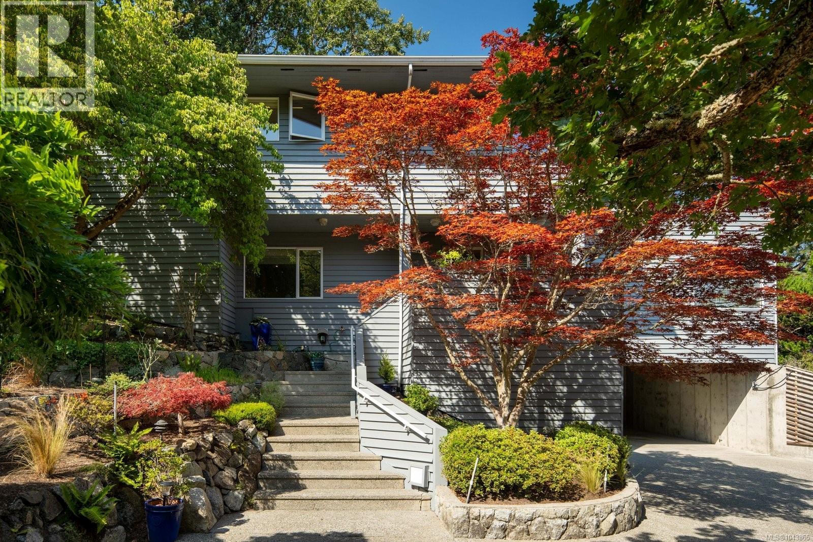  3656 Cadboro Bay Road, Oak Bay