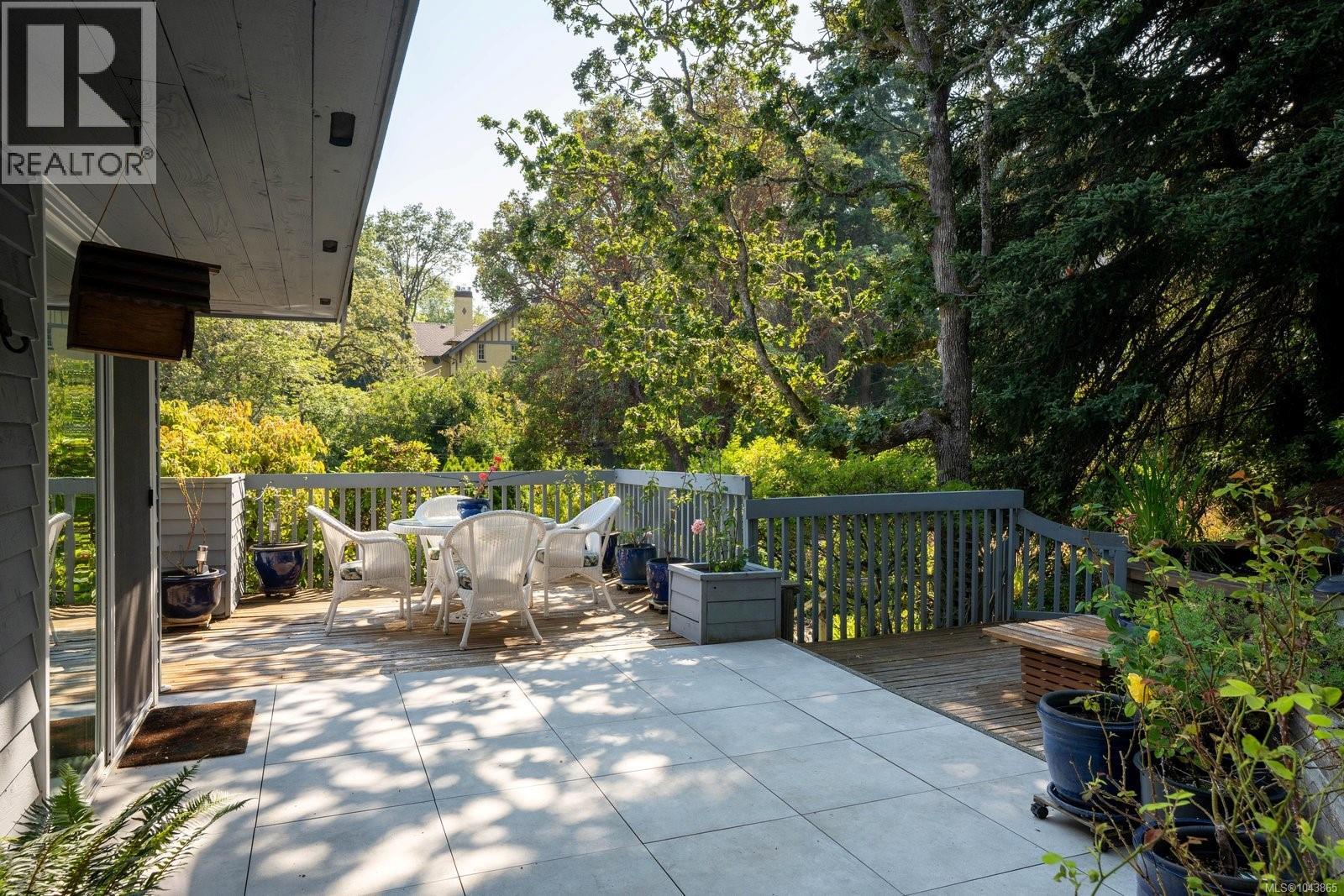  3656 Cadboro Bay Road, Oak Bay