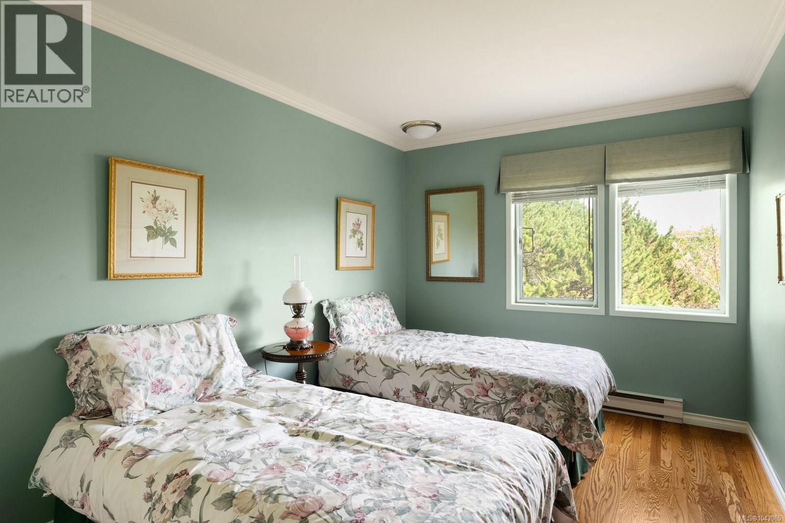  3656 Cadboro Bay Road, Oak Bay