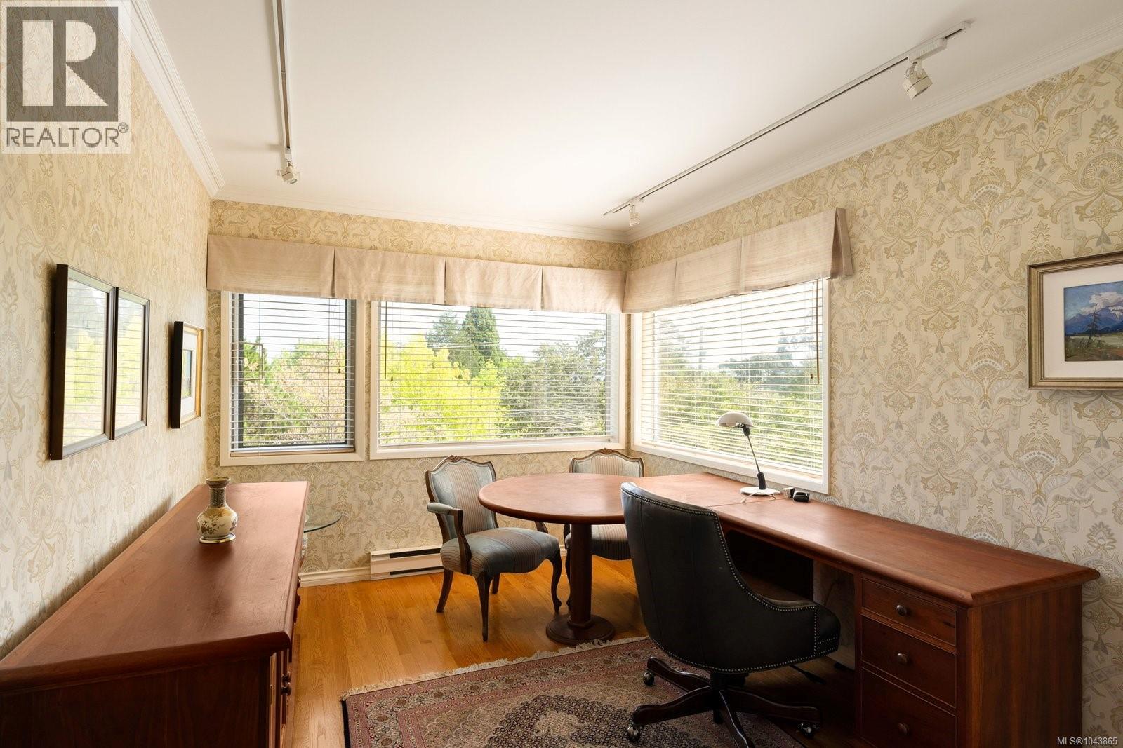  3656 Cadboro Bay Road, Oak Bay