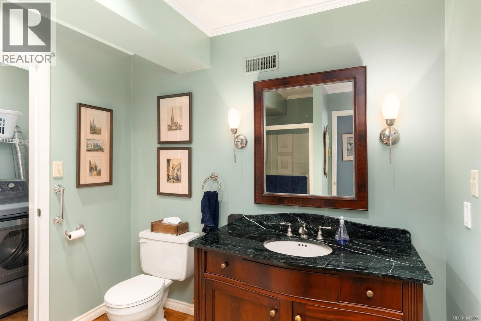 3656 Cadboro Bay Road, Oak Bay