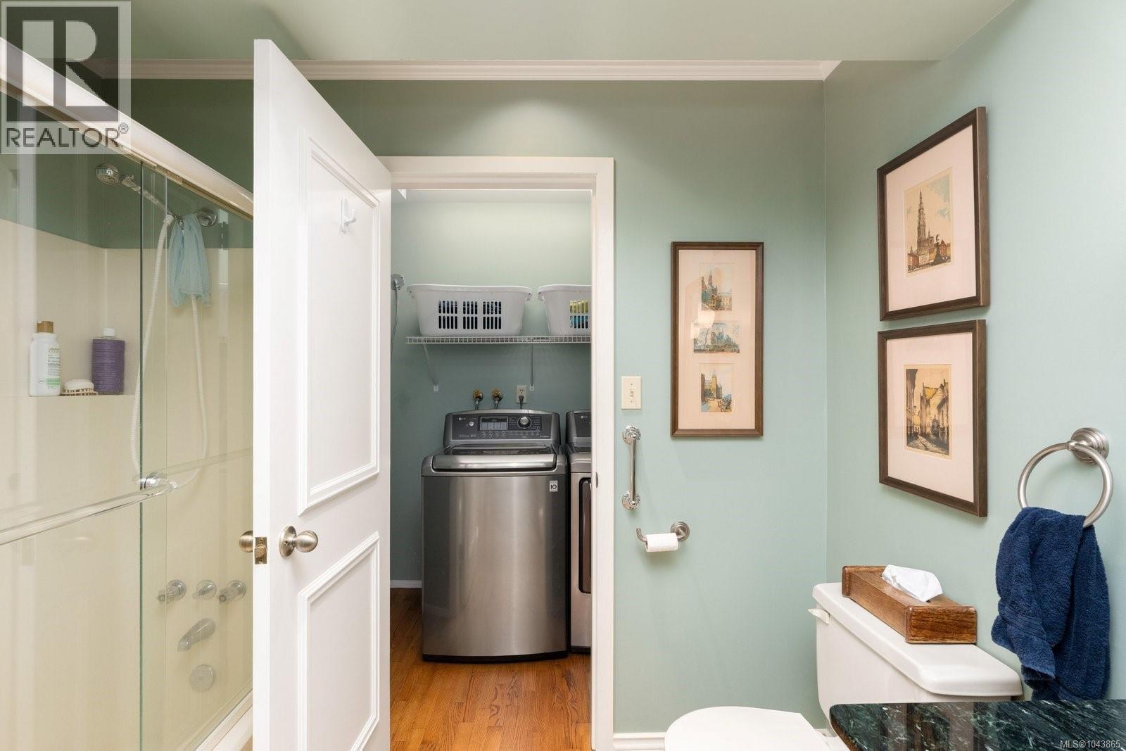  3656 Cadboro Bay Road, Oak Bay