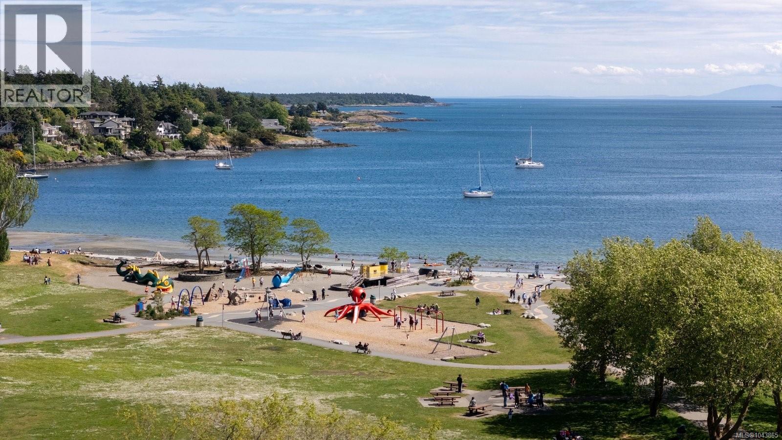  3656 Cadboro Bay Road, Oak Bay