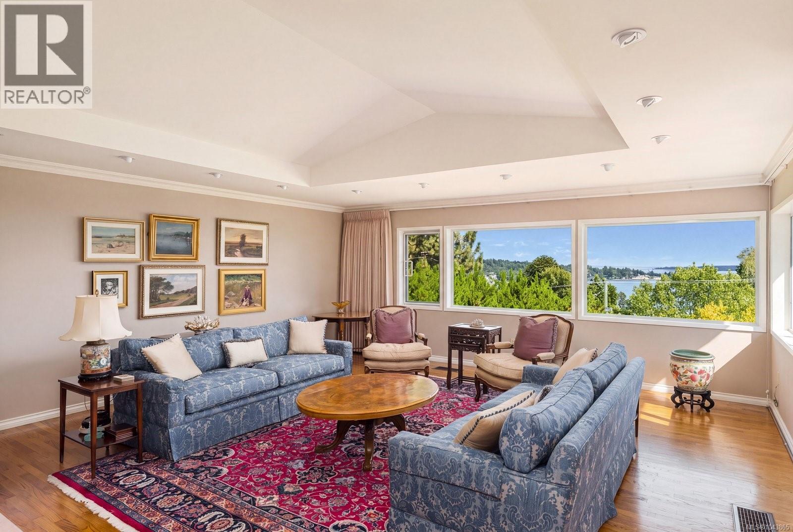  3656 Cadboro Bay Road, Oak Bay