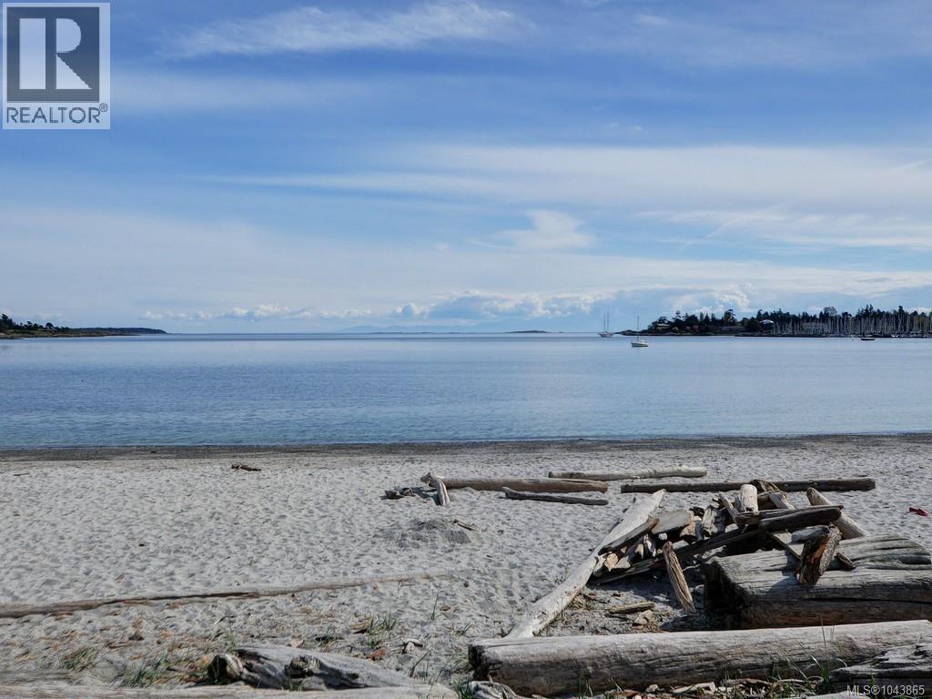  3656 Cadboro Bay Road, Oak Bay