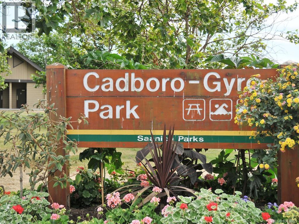  3656 Cadboro Bay Road, Oak Bay