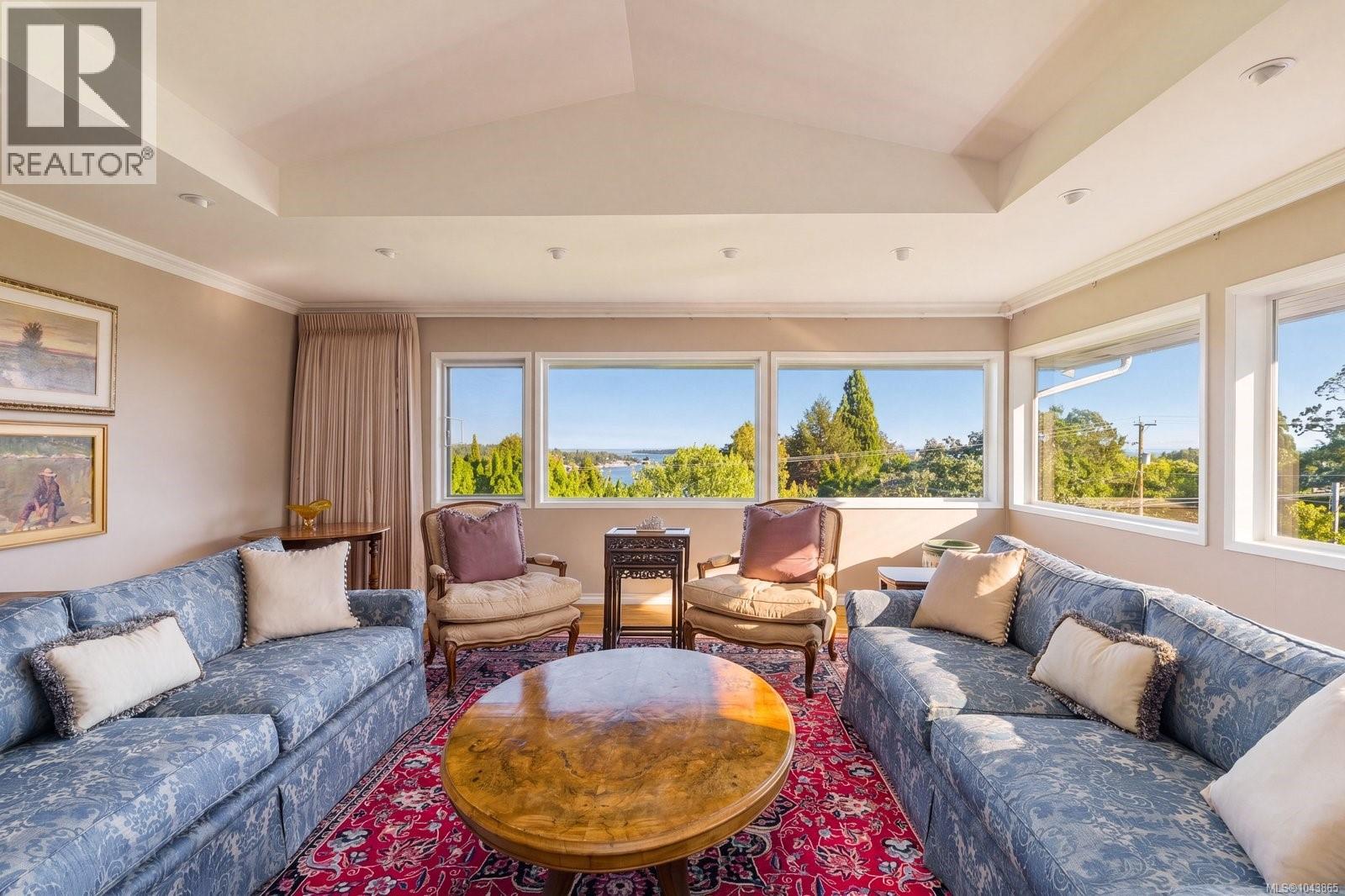  3656 Cadboro Bay Road, Oak Bay