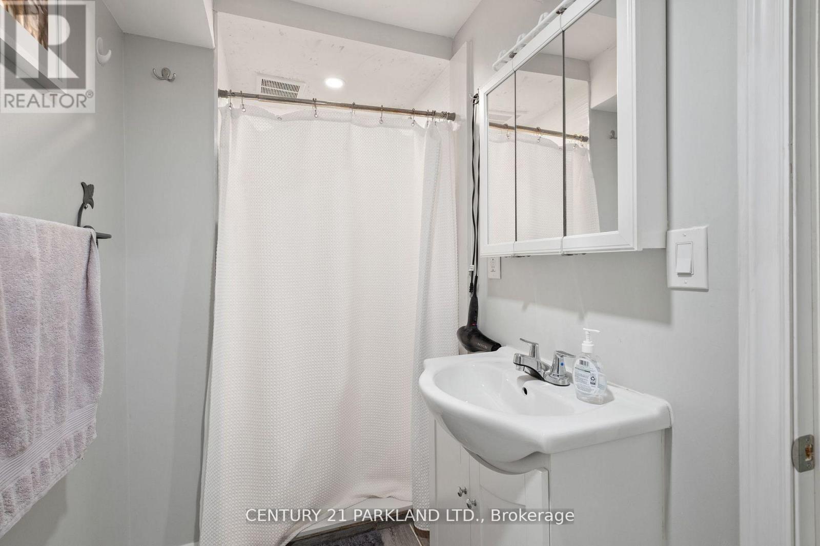 87 BONACRES AVENUE - 23
