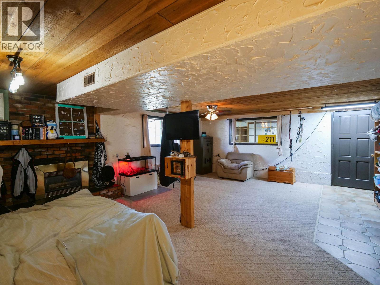 1344 LAKEVIEW DRIVE - 23