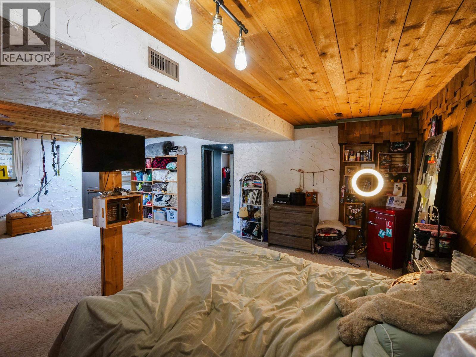 1344 LAKEVIEW DRIVE - 37