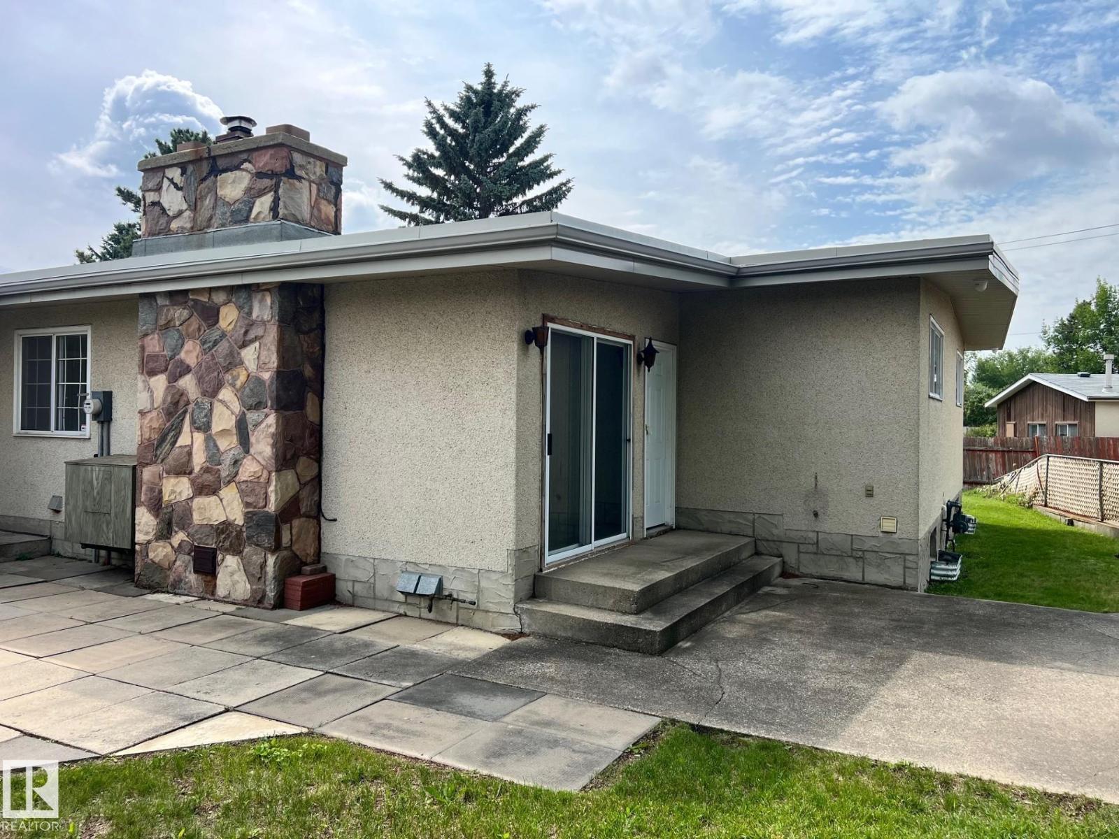 9536 151 AV NW - 50