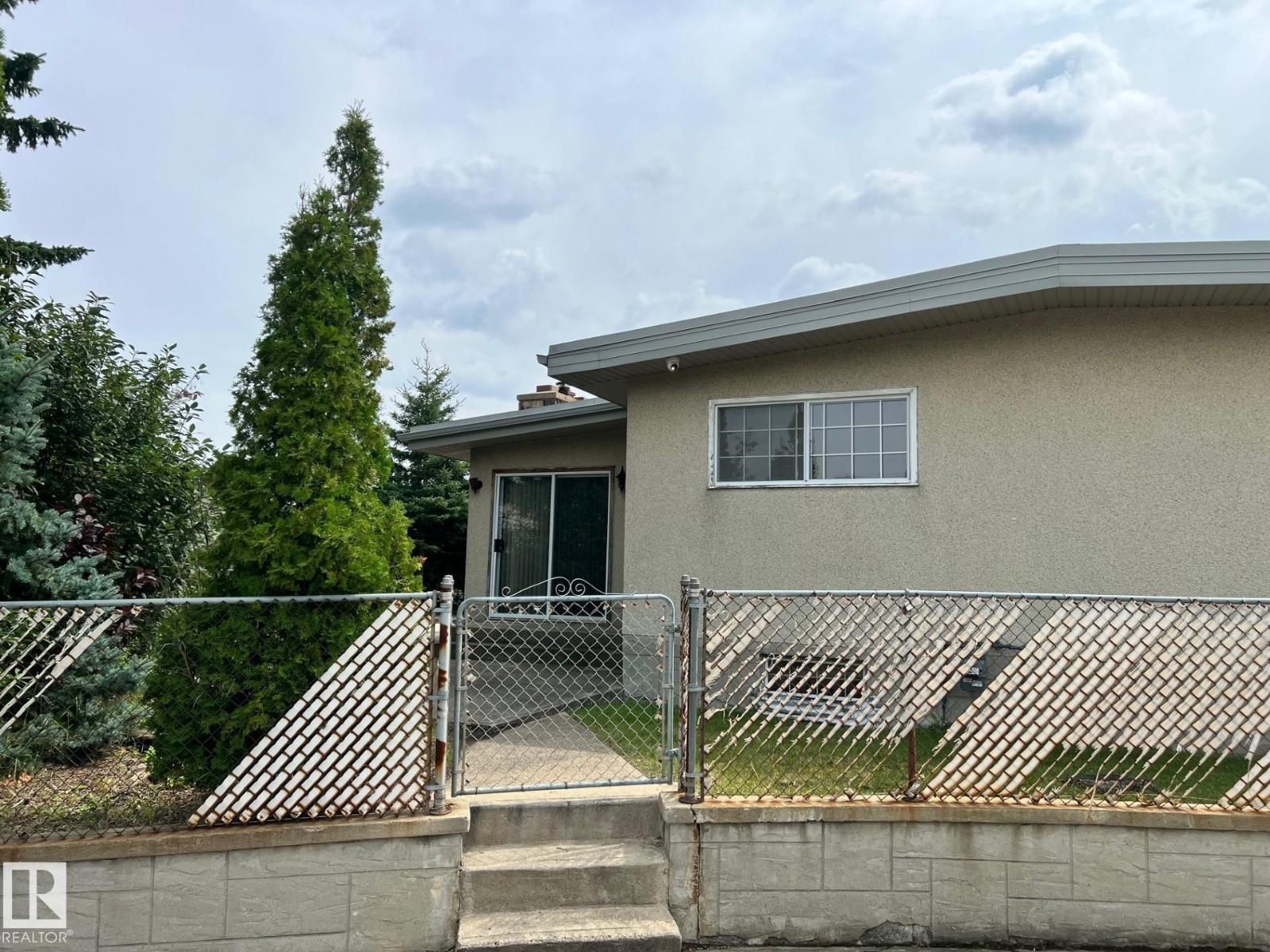 9536 151 AV NW - 55