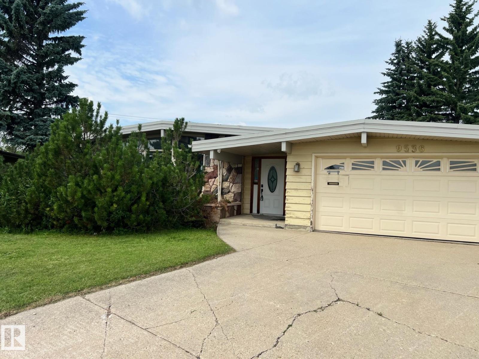 9536 151 AV NW - 8