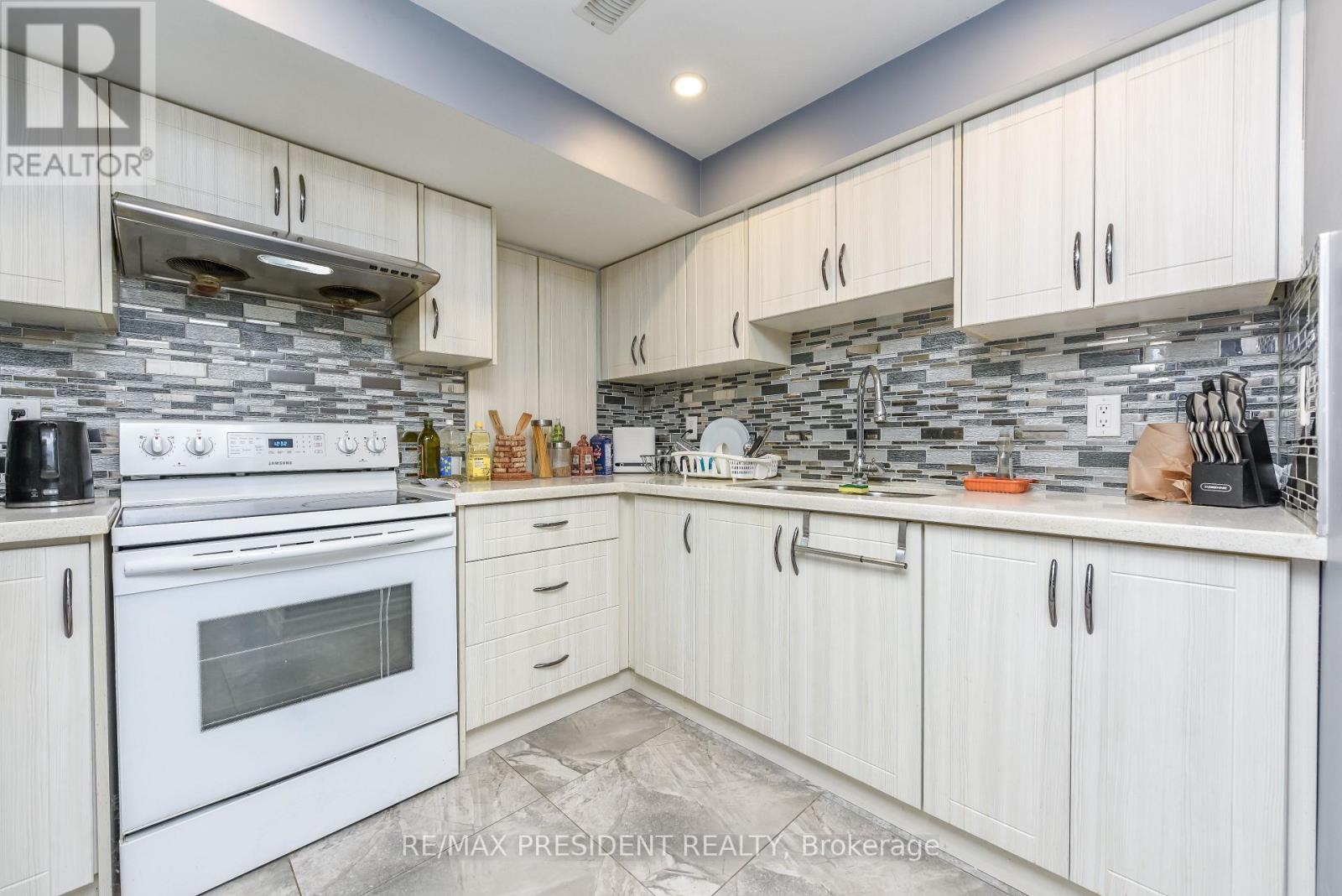 19 JAYPEAK ROAD - 33
