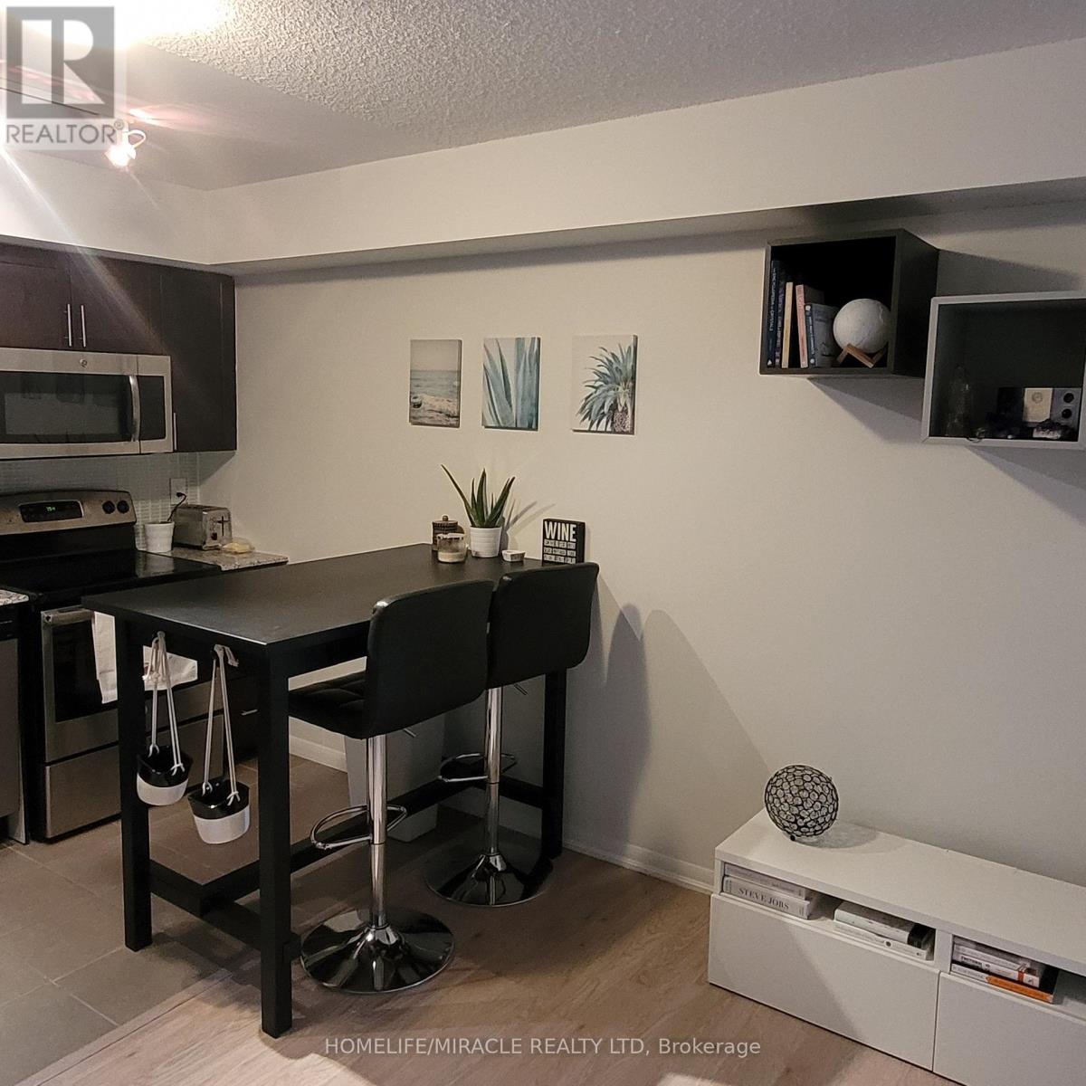 #529 830 LAWRENCE AVENUE W - 10