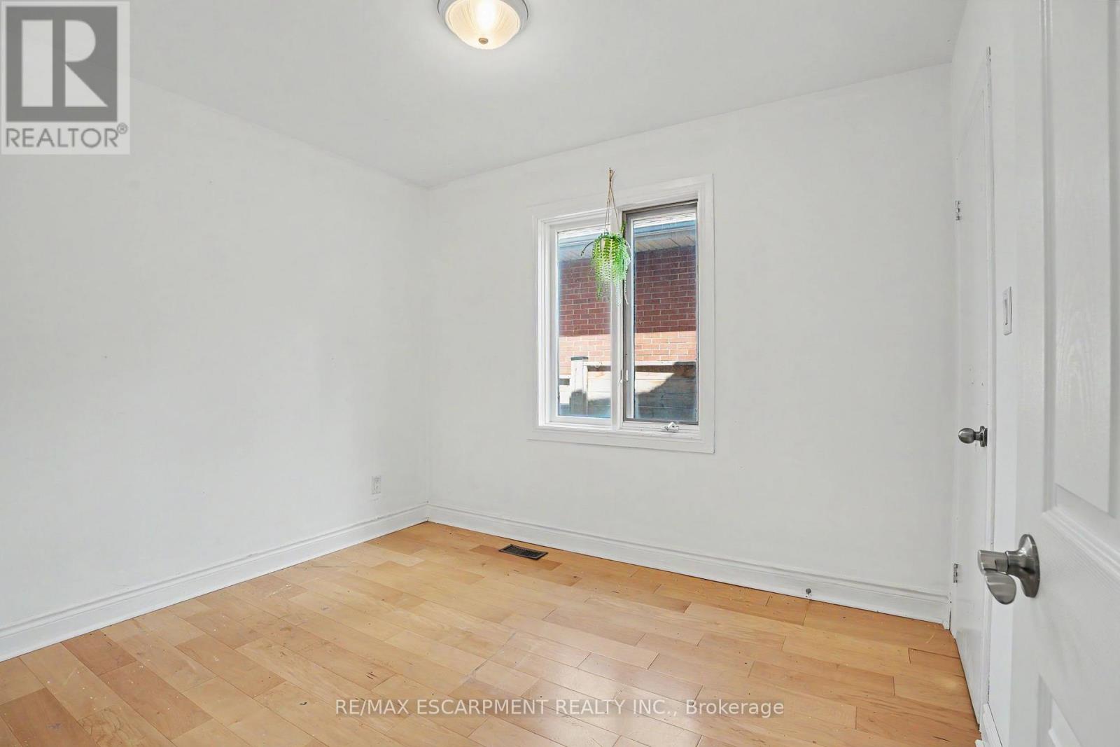 100 HARDALE CRESCENT - 18