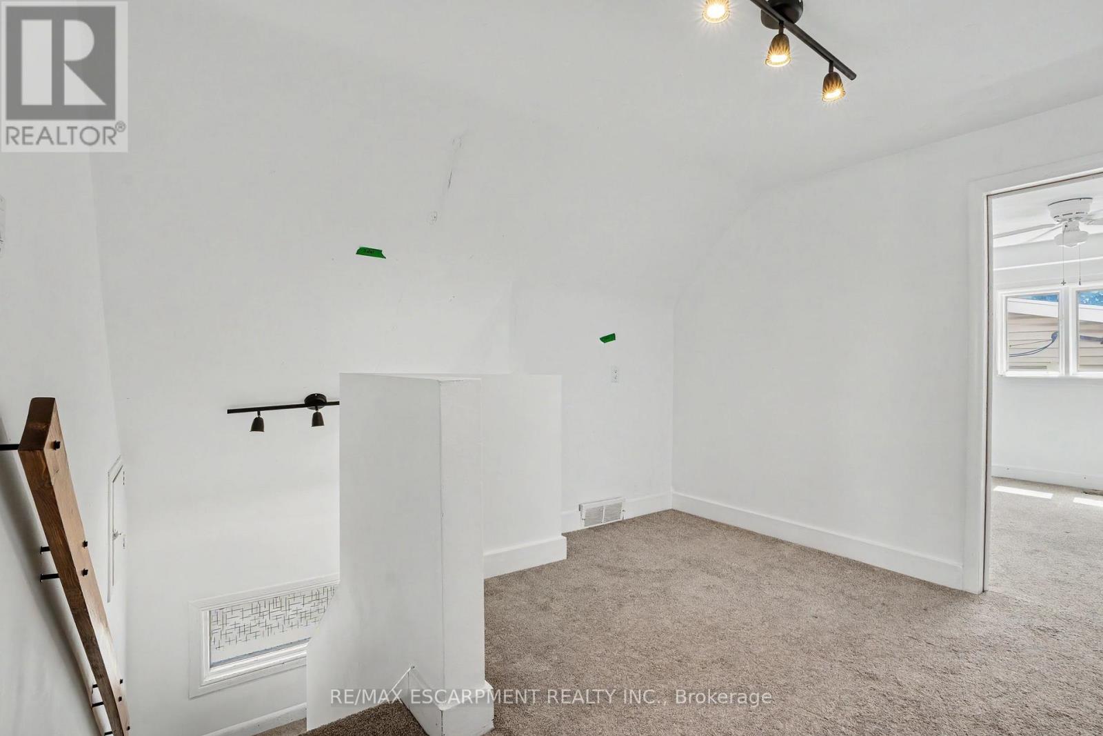 100 HARDALE CRESCENT - 21