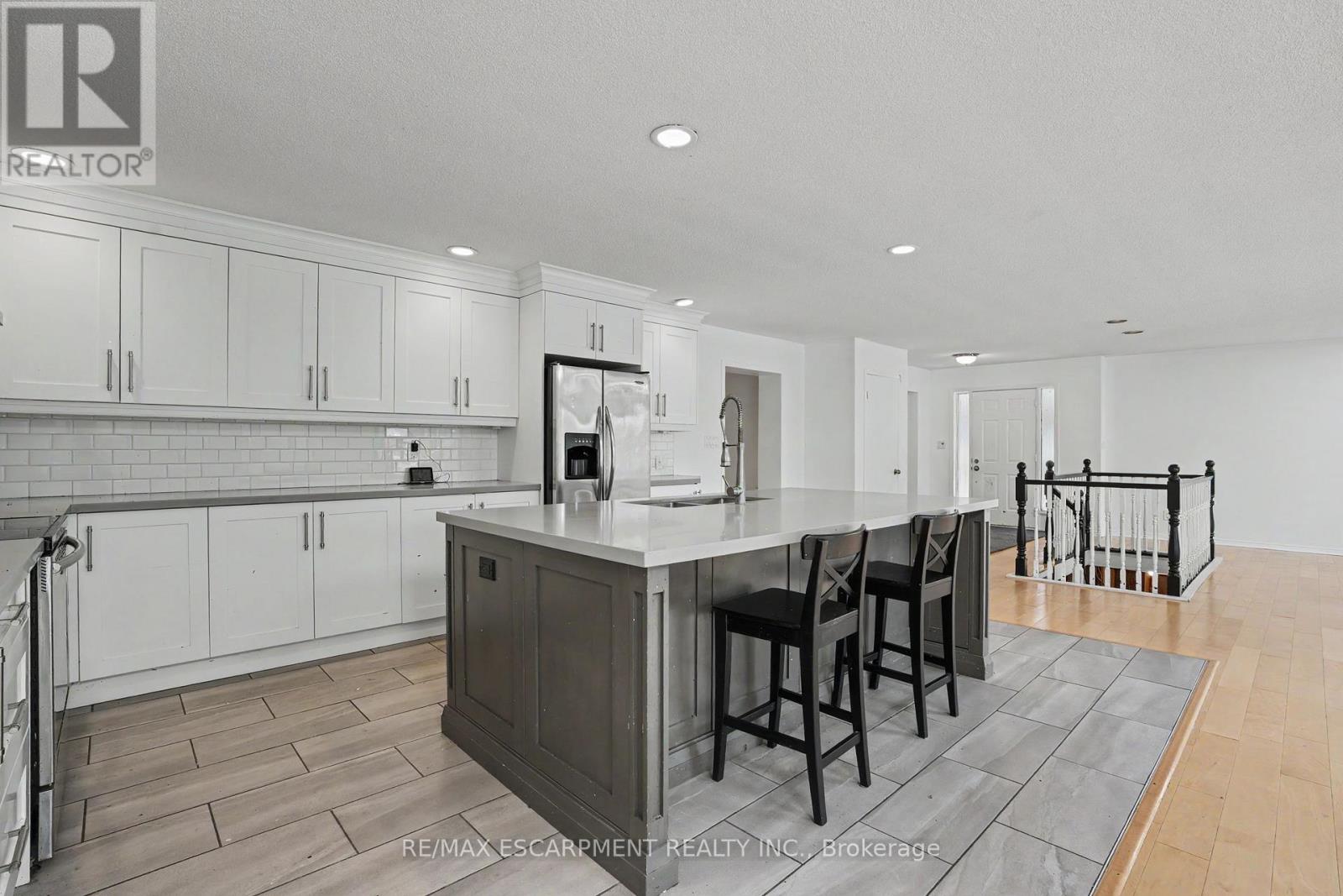 100 HARDALE CRESCENT - 4