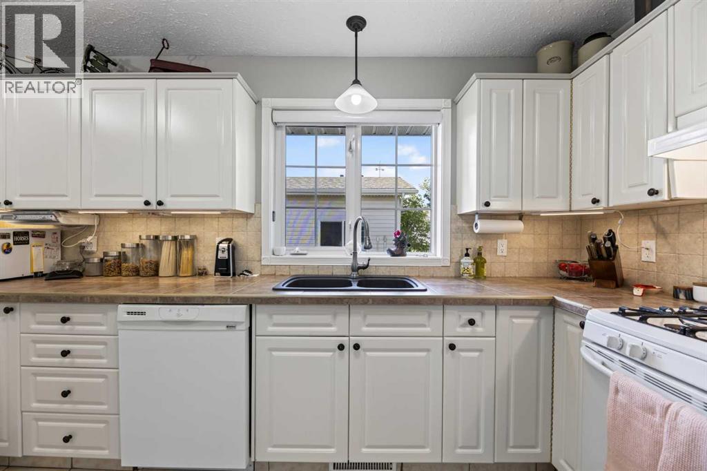 223 10 Avenue NE - Image 10