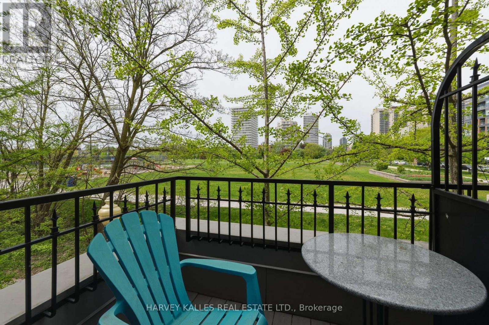 #21 260 RUSSELL HILL ROAD - 17