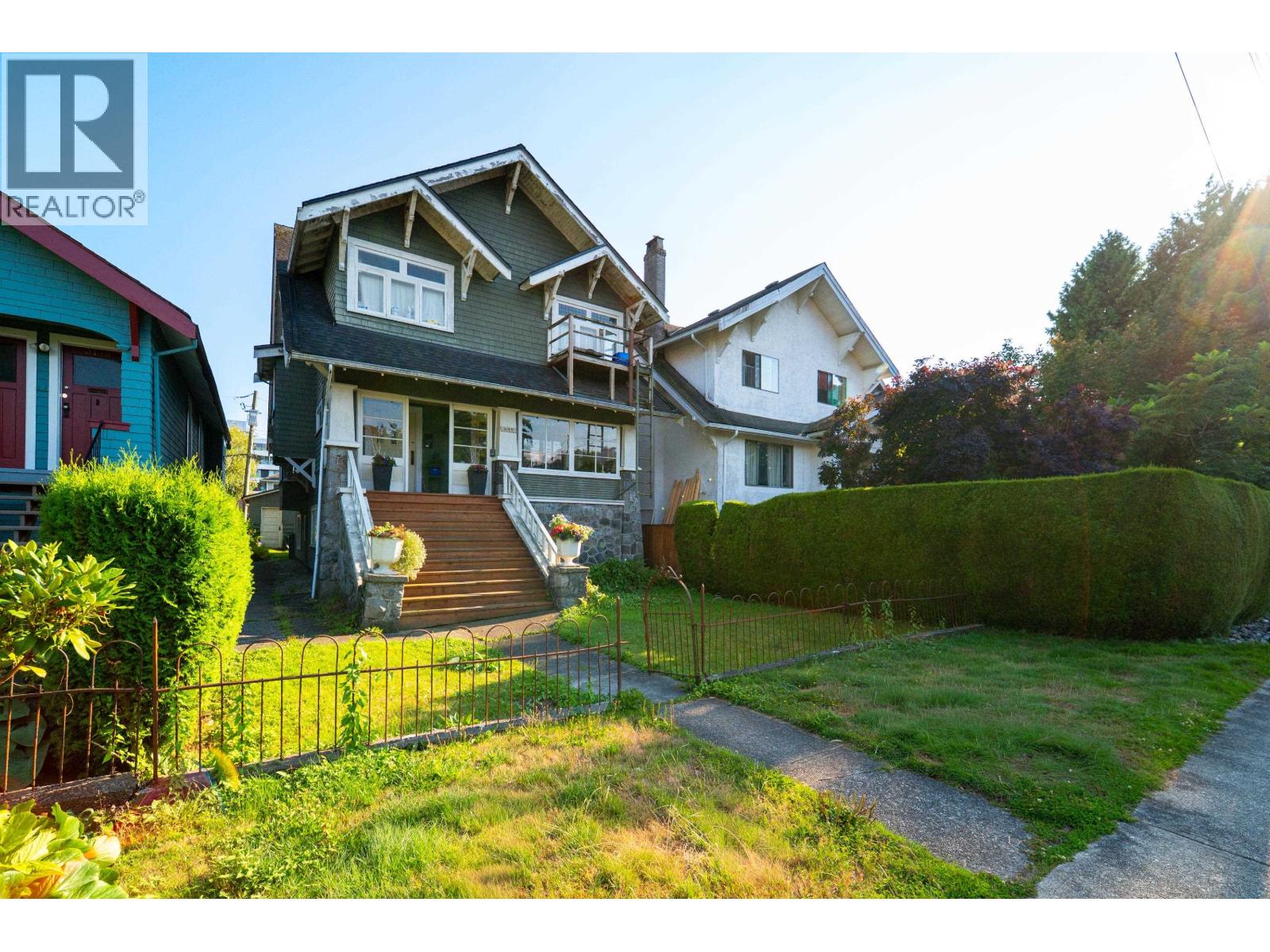 4 Bed, 4 Bath Multi-Family for Sale in Vancouver – 3144 W 7TH AVENUE, Vancouver – MLS# R3153077