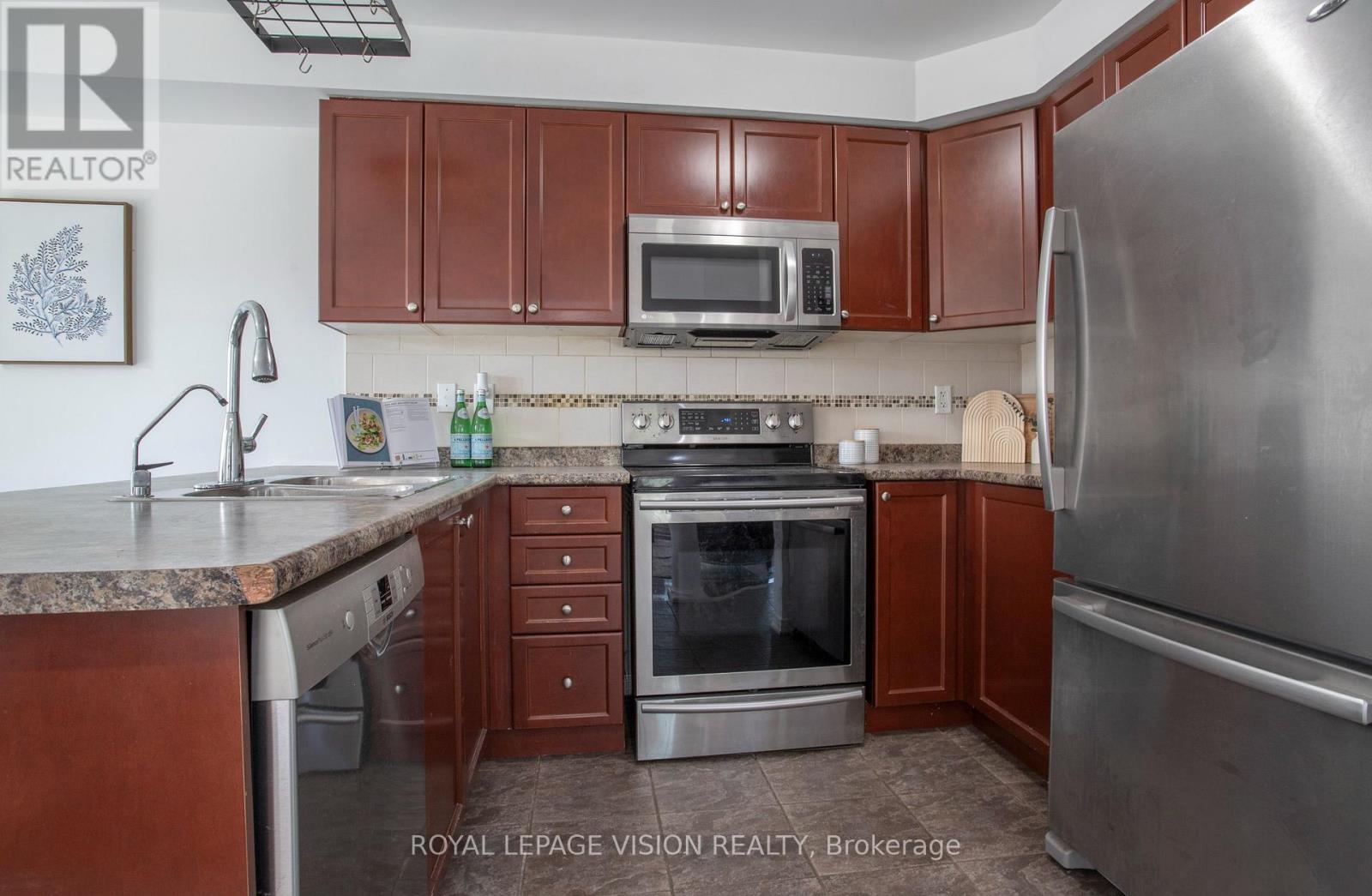2 LAPRADE SQUARE - Image 12