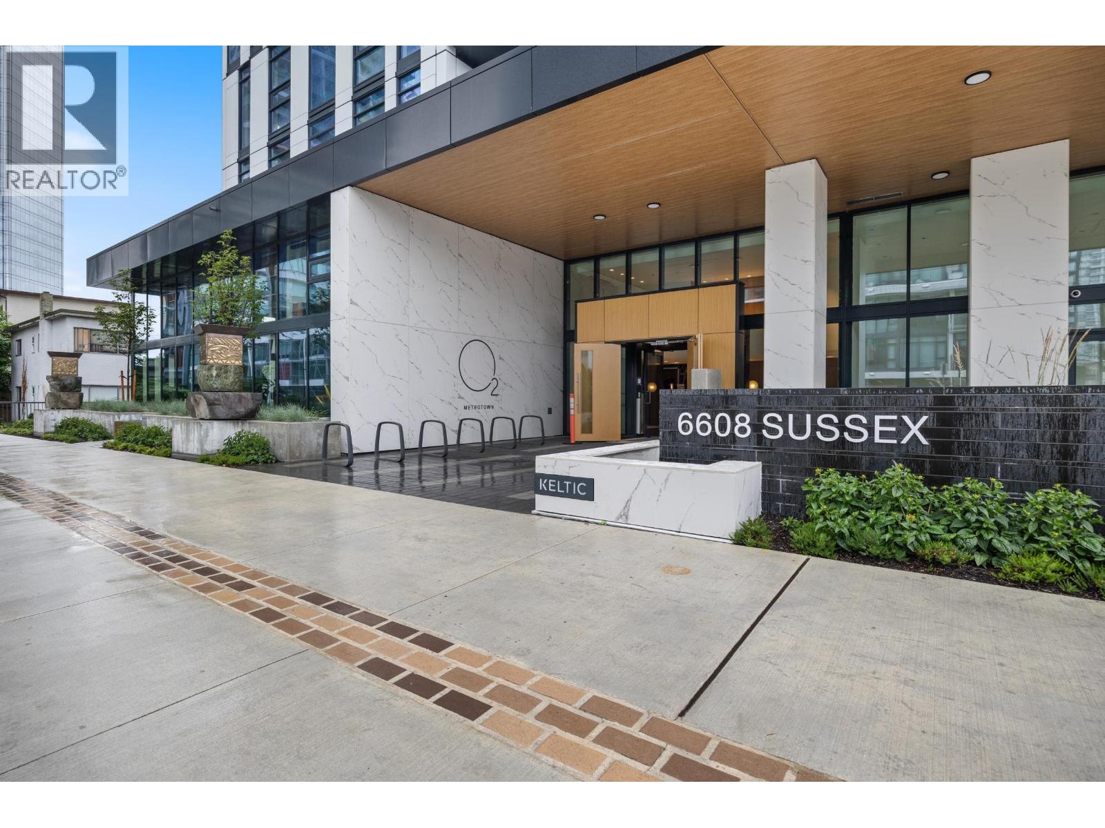 1 Bath House for Rent in Burnaby – XX XX-6608 SUSSEX AVENUE, Burnaby – MLS# R3153069 - Image 2