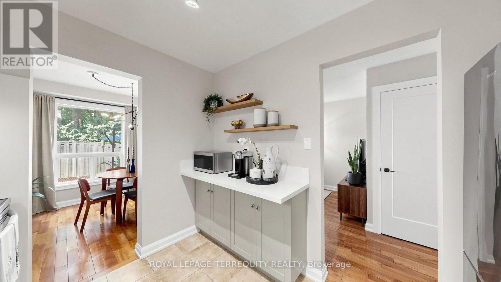 #18 18 MORLEY CRESCENT - 12