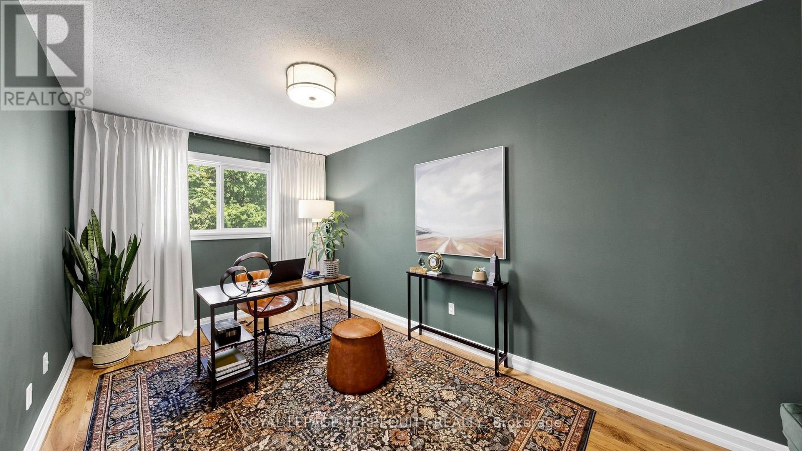 #18 18 MORLEY CRESCENT - 14